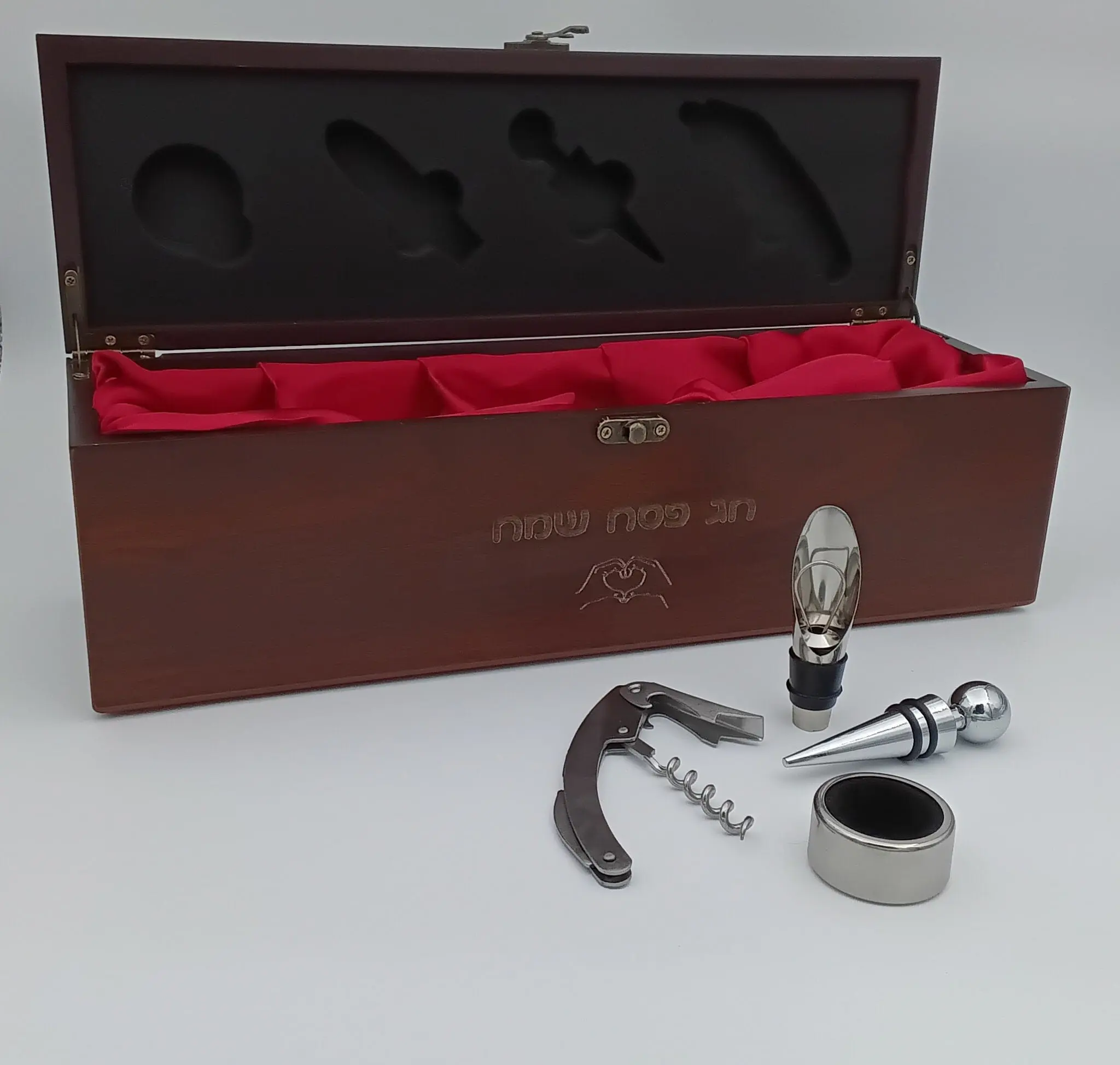 מארז יוקרתי ומהודר מעץ לבקבוק יין עם כיתוב אישי