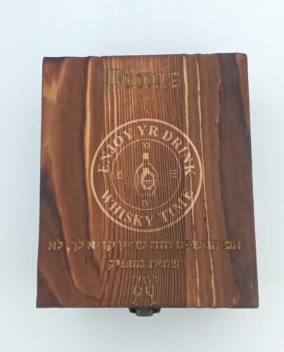 מארז וויסקי יוקרתי מעץ איכותי עם כוס מהודרת ואבני קרח וחריטה אישית photo review