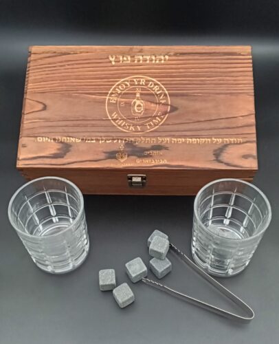 מארז כוסות וויסקי מעץ מלא ויוקרתי, עם 9 אבני קרח - זוגי וחריטה אישית photo review