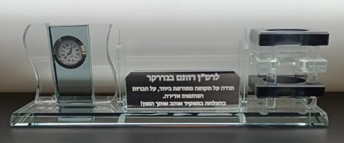 מעמד שולחני מהודר ויוקרתי עם חריטה אישית photo review