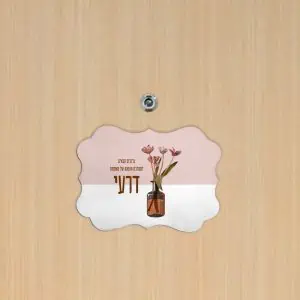 שלט לדלת דגם פרפר בעיצוב טוליפים + הדפסה אישית