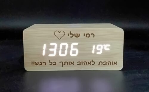 קוביית שעון יוקרתית מעץ מעוצב מטעינה אלחוטית + כיתוב אישי; photo review