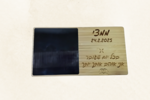 מטען אלחוטי מהיר מבמבוק איכותי, בשילוב משטח חימום לקפה עם חריטה אישית