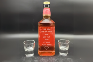 ויסקי ג'ק דניאלס קינמון משובח עם חריטה אישית